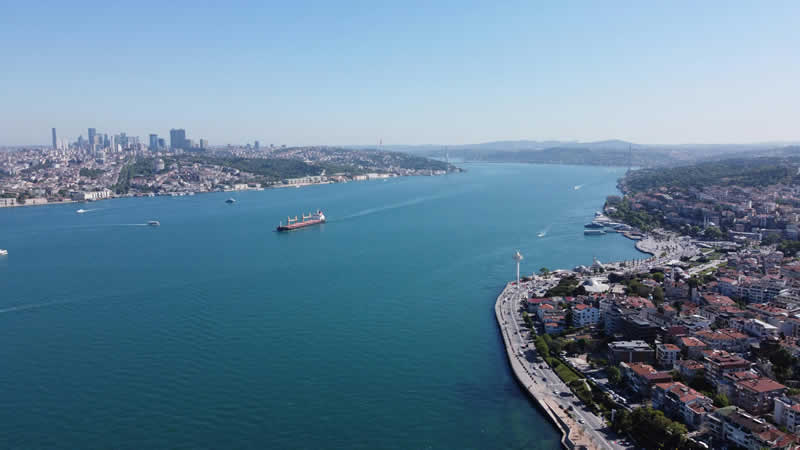 The Slow Traveler’s Guide to the Bosphorus: Ferries and Sunset Secrets